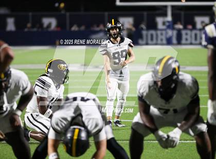 Thumbnail 3 in St. Frances Academy @ St. John Bosco (MaxPreps Game of the Week) photogallery.