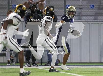 Thumbnail 2 in St. Frances Academy @ St. John Bosco (MaxPreps Game of the Week) photogallery.