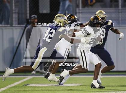 Thumbnail 2 in St. Frances Academy @ St. John Bosco (MaxPreps Game of the Week) photogallery.