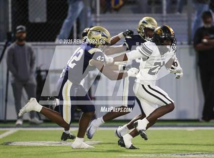 Thumbnail 3 in St. Frances Academy @ St. John Bosco (MaxPreps Game of the Week) photogallery.