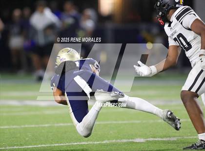 Thumbnail 3 in St. Frances Academy @ St. John Bosco (MaxPreps Game of the Week) photogallery.