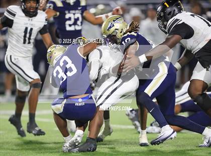 Thumbnail 3 in St. Frances Academy @ St. John Bosco (MaxPreps Game of the Week) photogallery.
