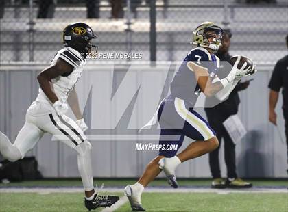 Thumbnail 2 in St. Frances Academy @ St. John Bosco (MaxPreps Game of the Week) photogallery.