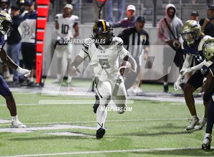 Thumbnail 3 in St. Frances Academy @ St. John Bosco (MaxPreps Game of the Week) photogallery.