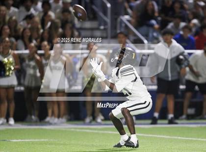 Thumbnail 2 in St. Frances Academy @ St. John Bosco (MaxPreps Game of the Week) photogallery.