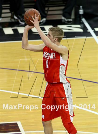 Thumbnail 2 in Bishop O'Dowd vs Mater Dei (CIF State Open Division Final) photogallery.