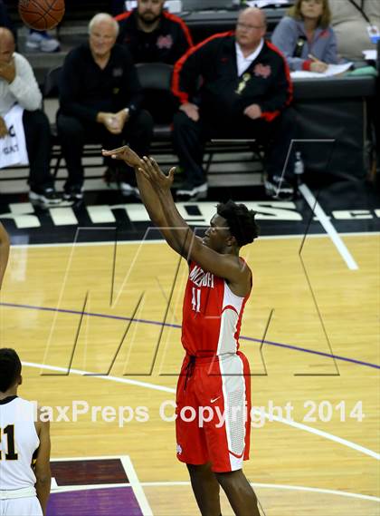 Thumbnail 3 in Bishop O'Dowd vs Mater Dei (CIF State Open Division Final) photogallery.