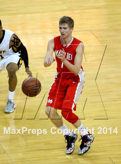 Thumbnail 2 in Bishop O'Dowd vs Mater Dei (CIF State Open Division Final) photogallery.