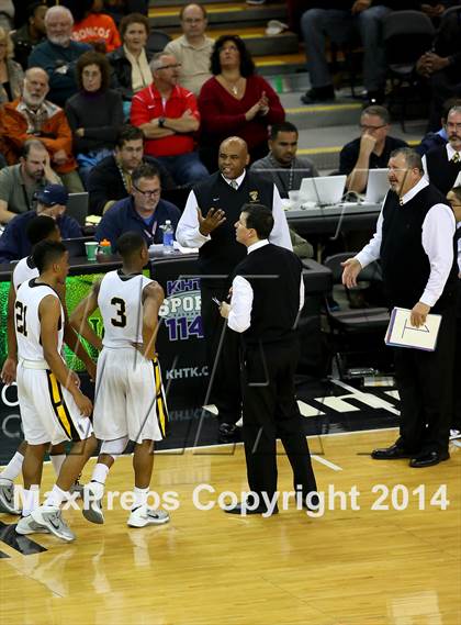 Thumbnail 3 in Bishop O'Dowd vs Mater Dei (CIF State Open Division Final) photogallery.