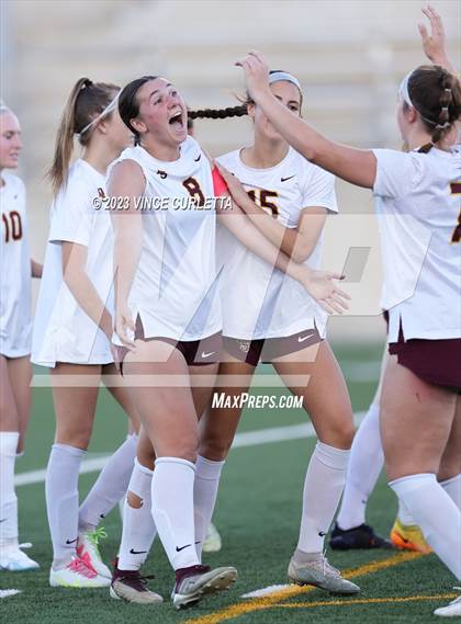Thumbnail 3 in Stony Point vs. Dripping Springs (UIL 6A Bi-District Playoff) photogallery.