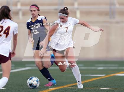 Thumbnail 3 in Stony Point vs. Dripping Springs (UIL 6A Bi-District Playoff) photogallery.