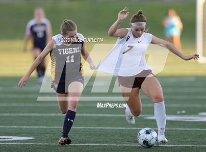 Thumbnail 3 in Stony Point vs. Dripping Springs (UIL 6A Bi-District Playoff) photogallery.
