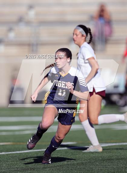 Thumbnail 2 in Stony Point vs. Dripping Springs (UIL 6A Bi-District Playoff) photogallery.