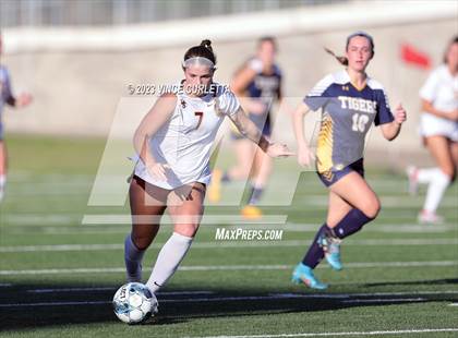 Thumbnail 3 in Stony Point vs. Dripping Springs (UIL 6A Bi-District Playoff) photogallery.