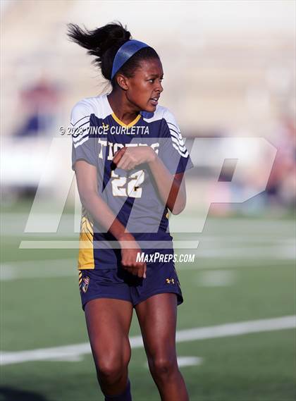 Thumbnail 3 in Stony Point vs. Dripping Springs (UIL 6A Bi-District Playoff) photogallery.
