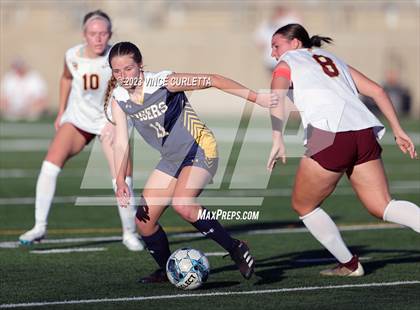 Thumbnail 2 in Stony Point vs. Dripping Springs (UIL 6A Bi-District Playoff) photogallery.