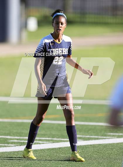Thumbnail 3 in Stony Point vs. Dripping Springs (UIL 6A Bi-District Playoff) photogallery.