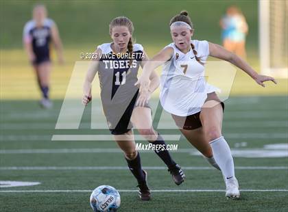 Thumbnail 3 in Stony Point vs. Dripping Springs (UIL 6A Bi-District Playoff) photogallery.