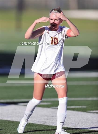 Thumbnail 3 in Stony Point vs. Dripping Springs (UIL 6A Bi-District Playoff) photogallery.