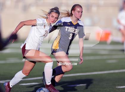 Thumbnail 3 in Stony Point vs. Dripping Springs (UIL 6A Bi-District Playoff) photogallery.
