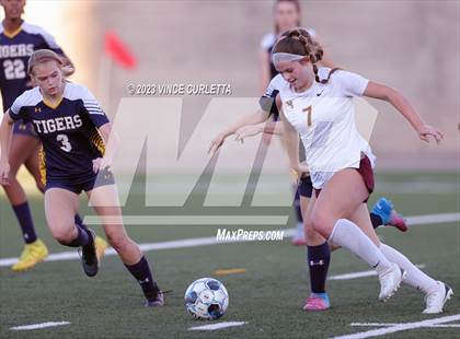 Thumbnail 2 in Stony Point vs. Dripping Springs (UIL 6A Bi-District Playoff) photogallery.