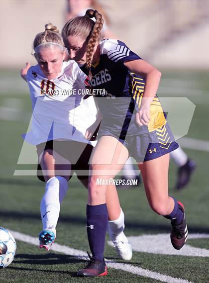 Thumbnail 2 in Stony Point vs. Dripping Springs (UIL 6A Bi-District Playoff) photogallery.