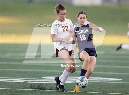 Thumbnail 2 in Stony Point vs. Dripping Springs (UIL 6A Bi-District Playoff) photogallery.