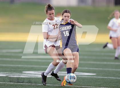 Thumbnail 3 in Stony Point vs. Dripping Springs (UIL 6A Bi-District Playoff) photogallery.