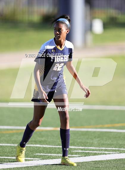 Thumbnail 2 in Stony Point vs. Dripping Springs (UIL 6A Bi-District Playoff) photogallery.