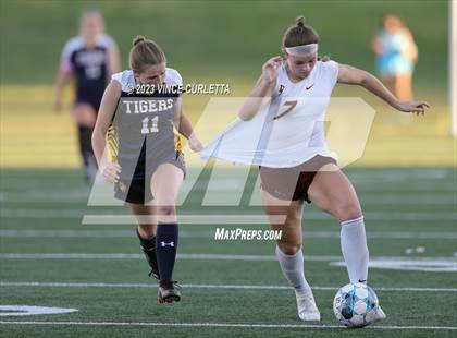 Thumbnail 2 in Stony Point vs. Dripping Springs (UIL 6A Bi-District Playoff) photogallery.