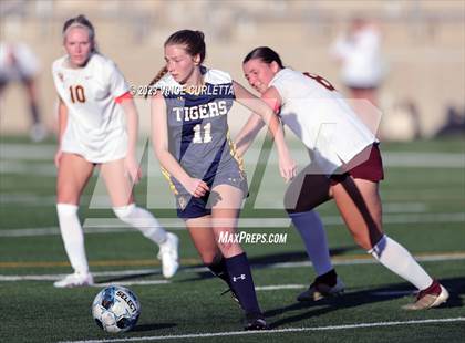 Thumbnail 3 in Stony Point vs. Dripping Springs (UIL 6A Bi-District Playoff) photogallery.