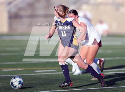 Thumbnail 3 in Stony Point vs. Dripping Springs (UIL 6A Bi-District Playoff) photogallery.