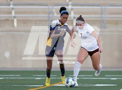 Thumbnail 2 in Stony Point vs. Dripping Springs (UIL 6A Bi-District Playoff) photogallery.