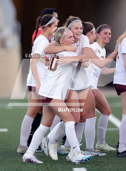 Thumbnail 3 in Stony Point vs. Dripping Springs (UIL 6A Bi-District Playoff) photogallery.