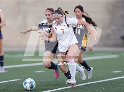Thumbnail 3 in Stony Point vs. Dripping Springs (UIL 6A Bi-District Playoff) photogallery.