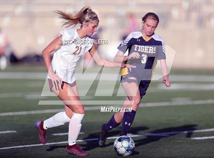 Thumbnail 2 in Stony Point vs. Dripping Springs (UIL 6A Bi-District Playoff) photogallery.
