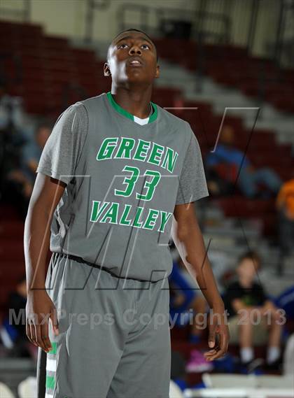 Thumbnail 2 in King vs. Green Valley (MaxPreps Holiday Classic) photogallery.