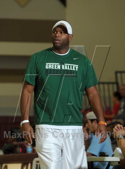 Thumbnail 1 in King vs. Green Valley (MaxPreps Holiday Classic) photogallery.