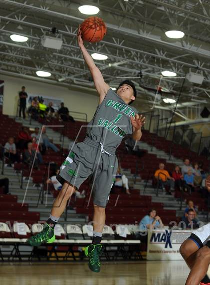 Thumbnail 3 in King vs. Green Valley (MaxPreps Holiday Classic) photogallery.