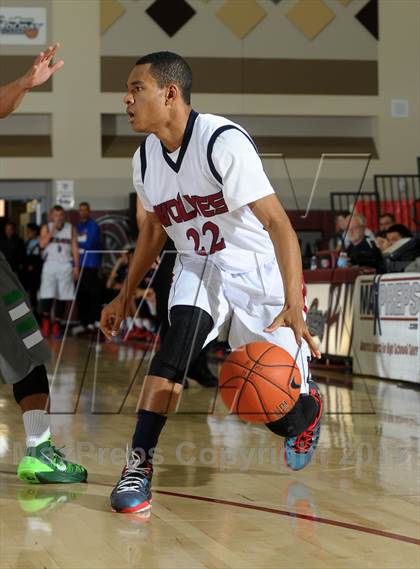 Thumbnail 1 in King vs. Green Valley (MaxPreps Holiday Classic) photogallery.