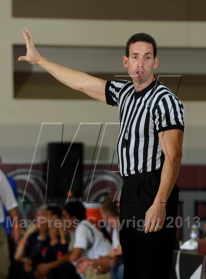 Thumbnail 1 in King vs. Green Valley (MaxPreps Holiday Classic) photogallery.