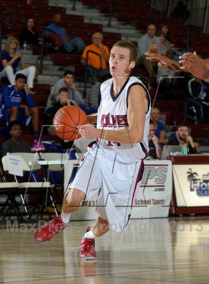 Thumbnail 2 in King vs. Green Valley (MaxPreps Holiday Classic) photogallery.