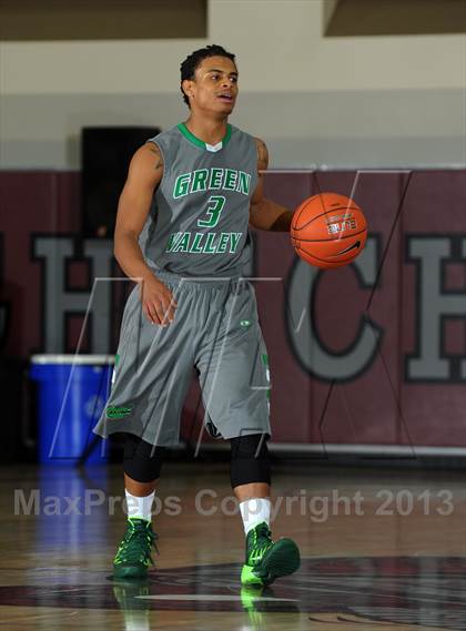 Thumbnail 1 in King vs. Green Valley (MaxPreps Holiday Classic) photogallery.