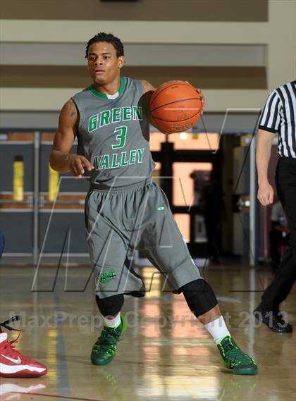 Thumbnail 1 in King vs. Green Valley (MaxPreps Holiday Classic) photogallery.