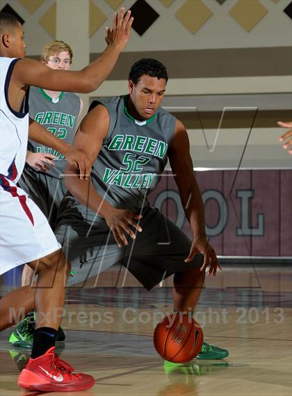 Thumbnail 2 in King vs. Green Valley (MaxPreps Holiday Classic) photogallery.