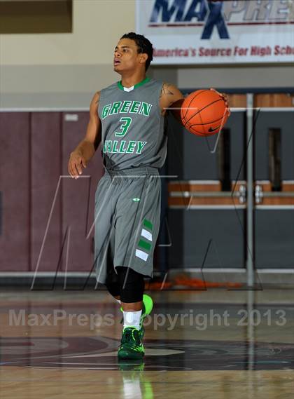 Thumbnail 3 in King vs. Green Valley (MaxPreps Holiday Classic) photogallery.