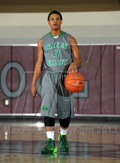 Thumbnail 3 in King vs. Green Valley (MaxPreps Holiday Classic) photogallery.