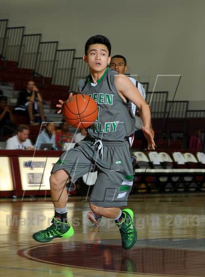 Thumbnail 2 in King vs. Green Valley (MaxPreps Holiday Classic) photogallery.