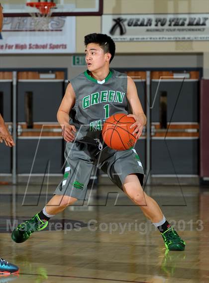Thumbnail 2 in King vs. Green Valley (MaxPreps Holiday Classic) photogallery.