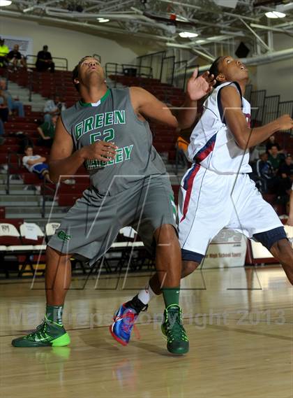 Thumbnail 2 in King vs. Green Valley (MaxPreps Holiday Classic) photogallery.